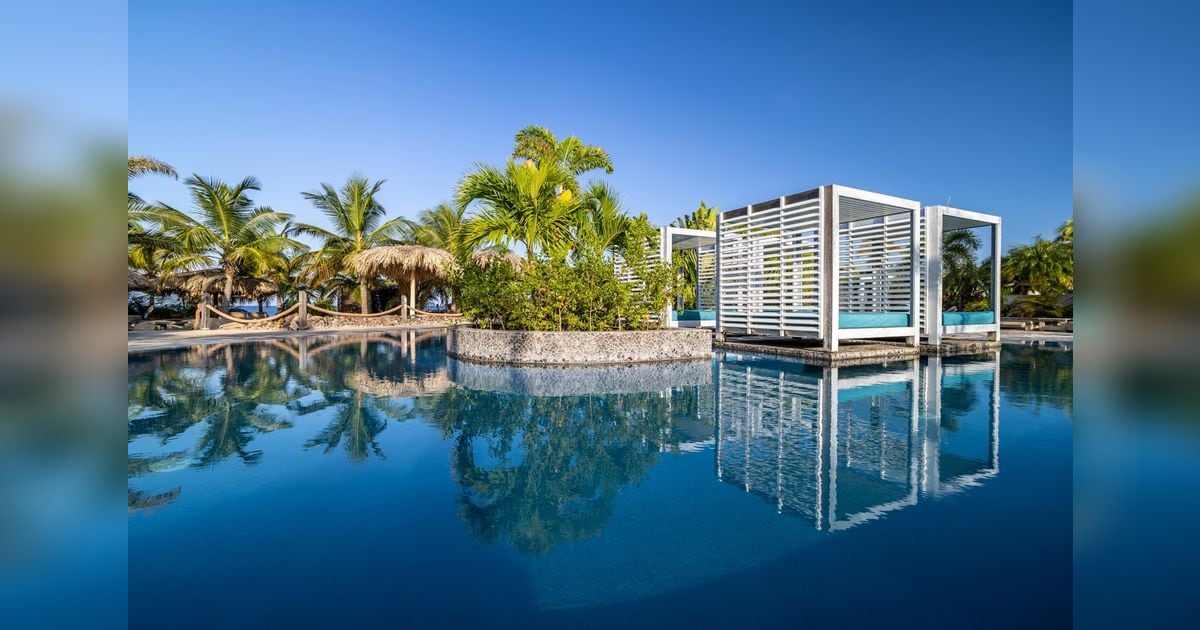 Brass Boer Bonaire Reopens With Dutch-Built Palapas, Pier Table
