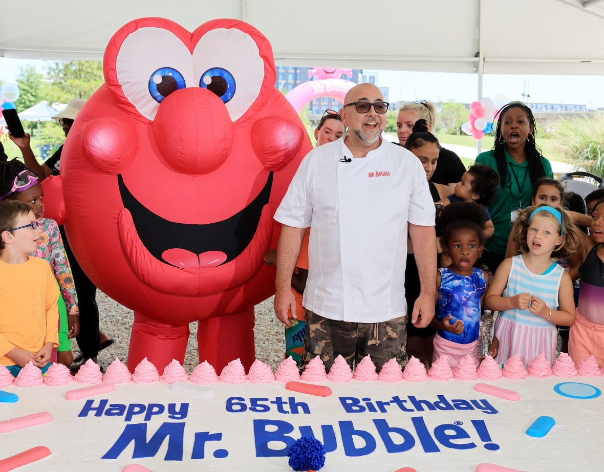 Duff Goldman Bakes 2,000-Pound Cake for Mr. Bubble's 65th