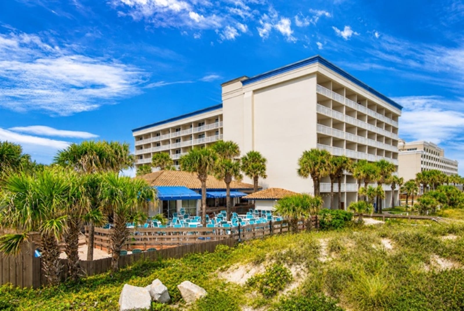 Hampton Inn Jacksonville Beach Undergoes Coastal-Inspired Renovation
