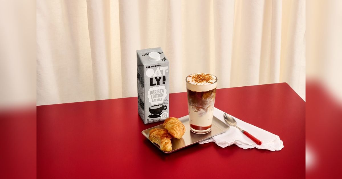 TOUS les JOURS, Oatly Launch Gochujang Caramel Latte